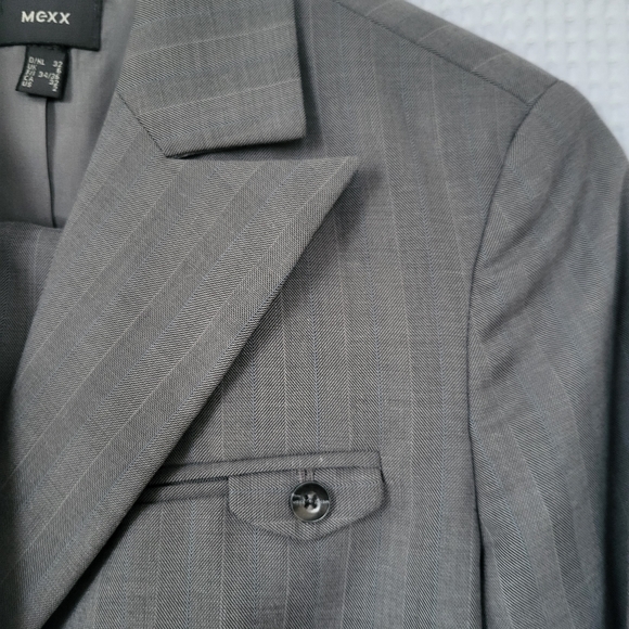 Mexx grey pinstripe pantsuit, size 2, new condition - Picture 4 of 9